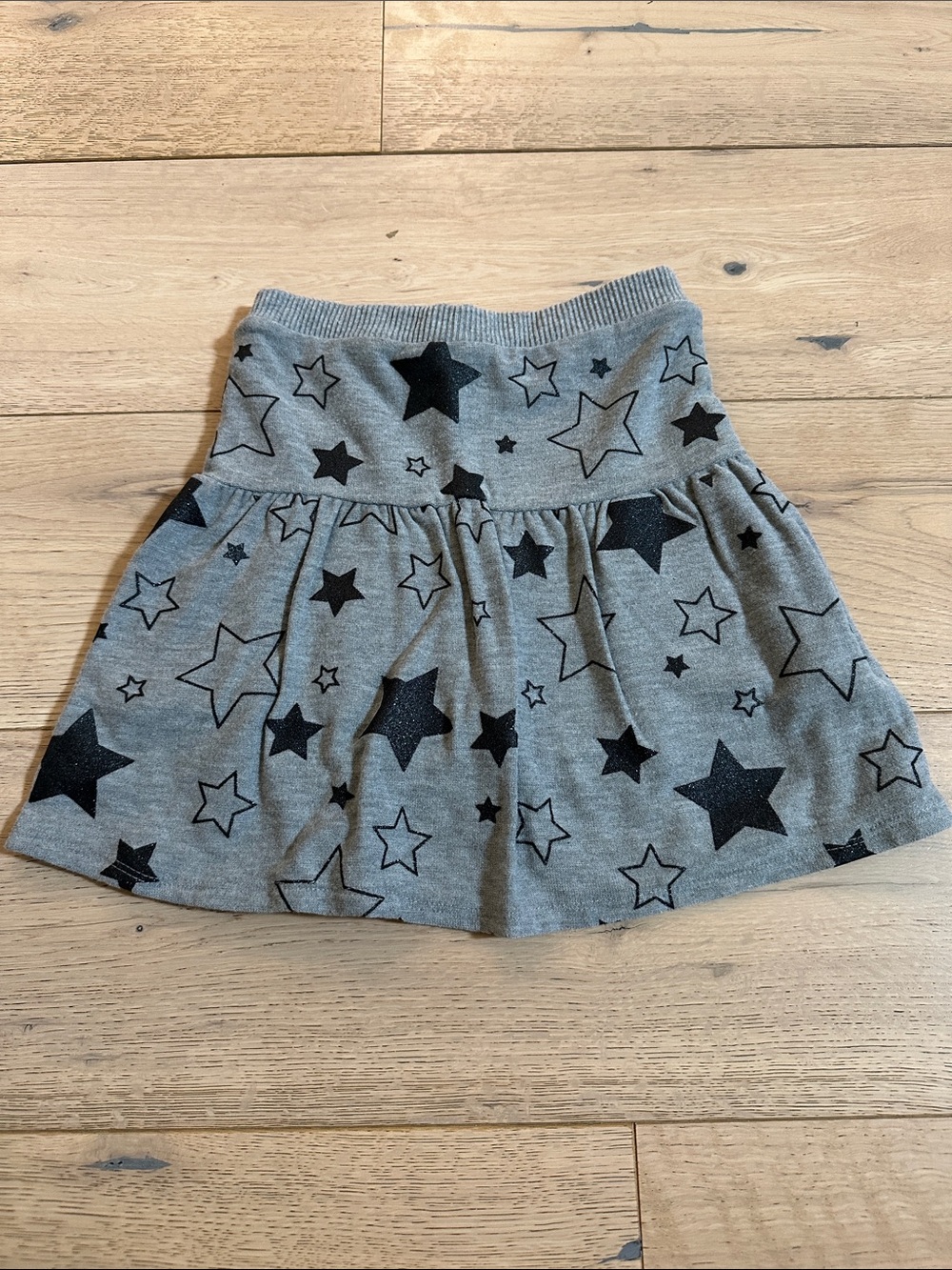 Chaser Girls' Gray Skort with Black Star Print